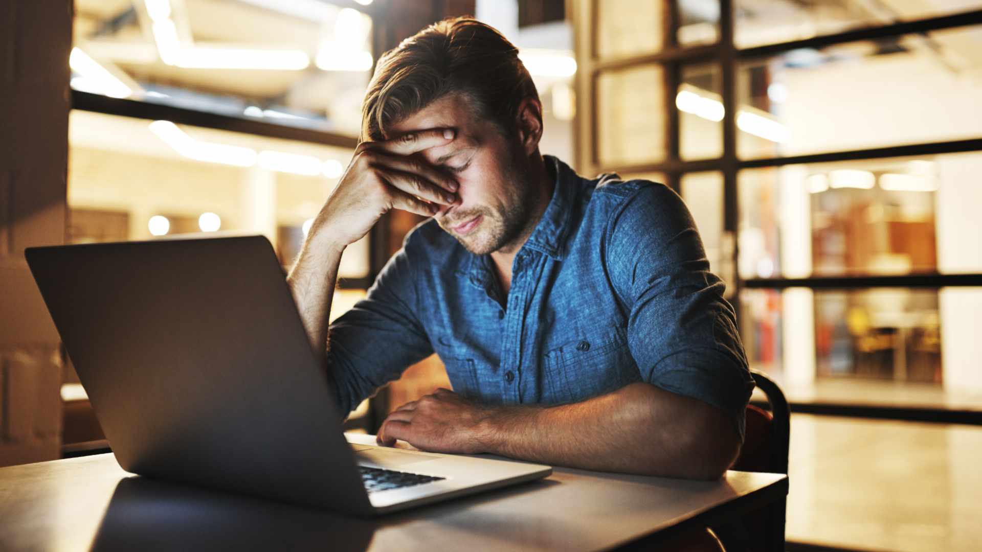 Eine Minute zu spät: Wenn E-Mails Millionen kosten