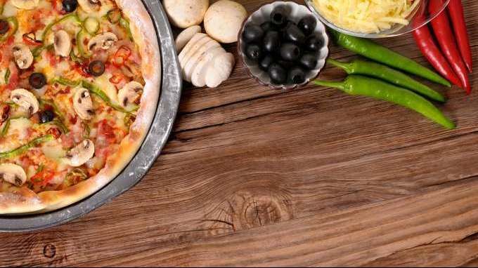 The pizza delivery man always rings twice: hot food thanks to messaging services