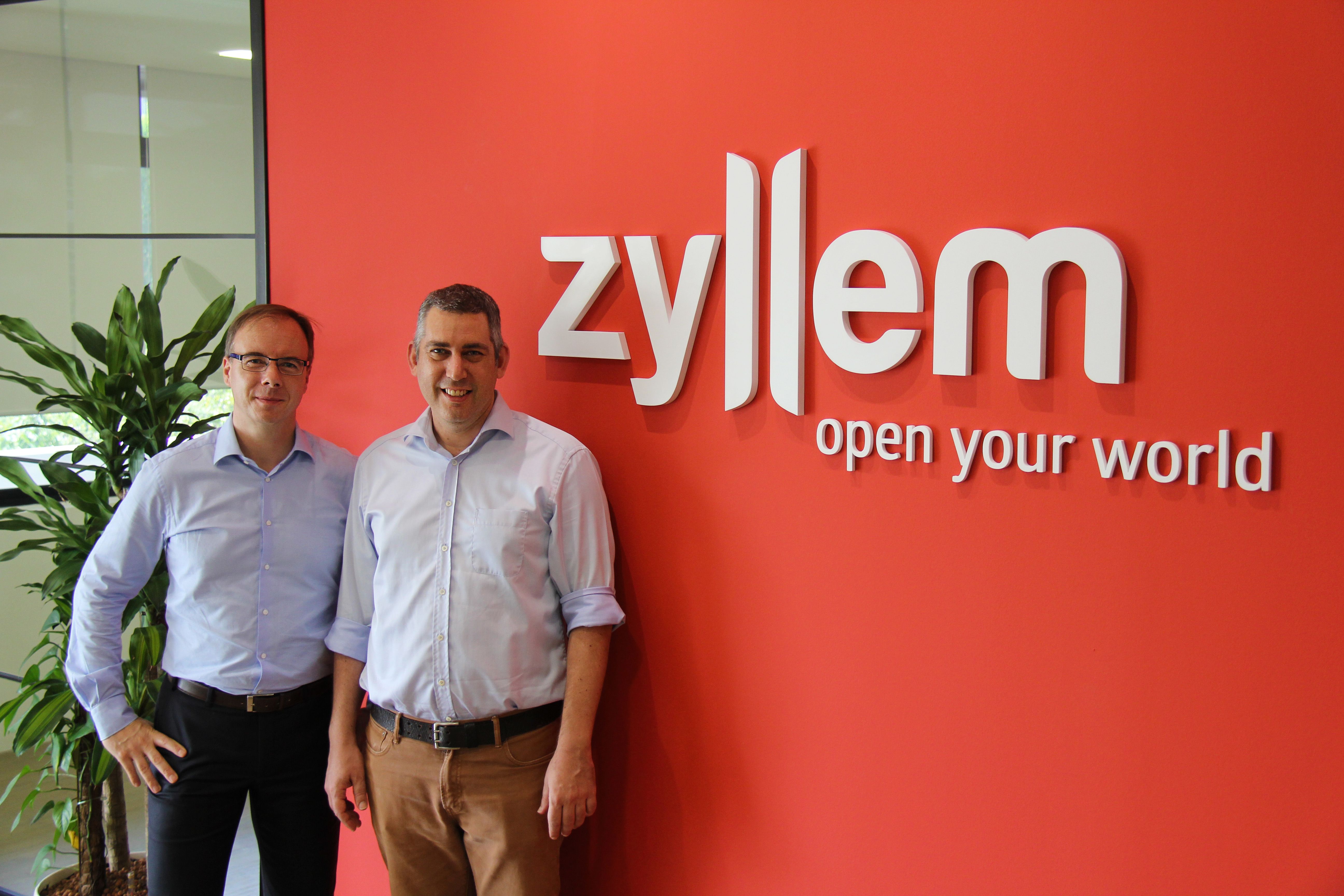 Oliver Prevrhal, Managing Director Retarus Asia, and Noam Berda, CEO and Co-Founder of Zyllem (from left to right) © Retarus Group
